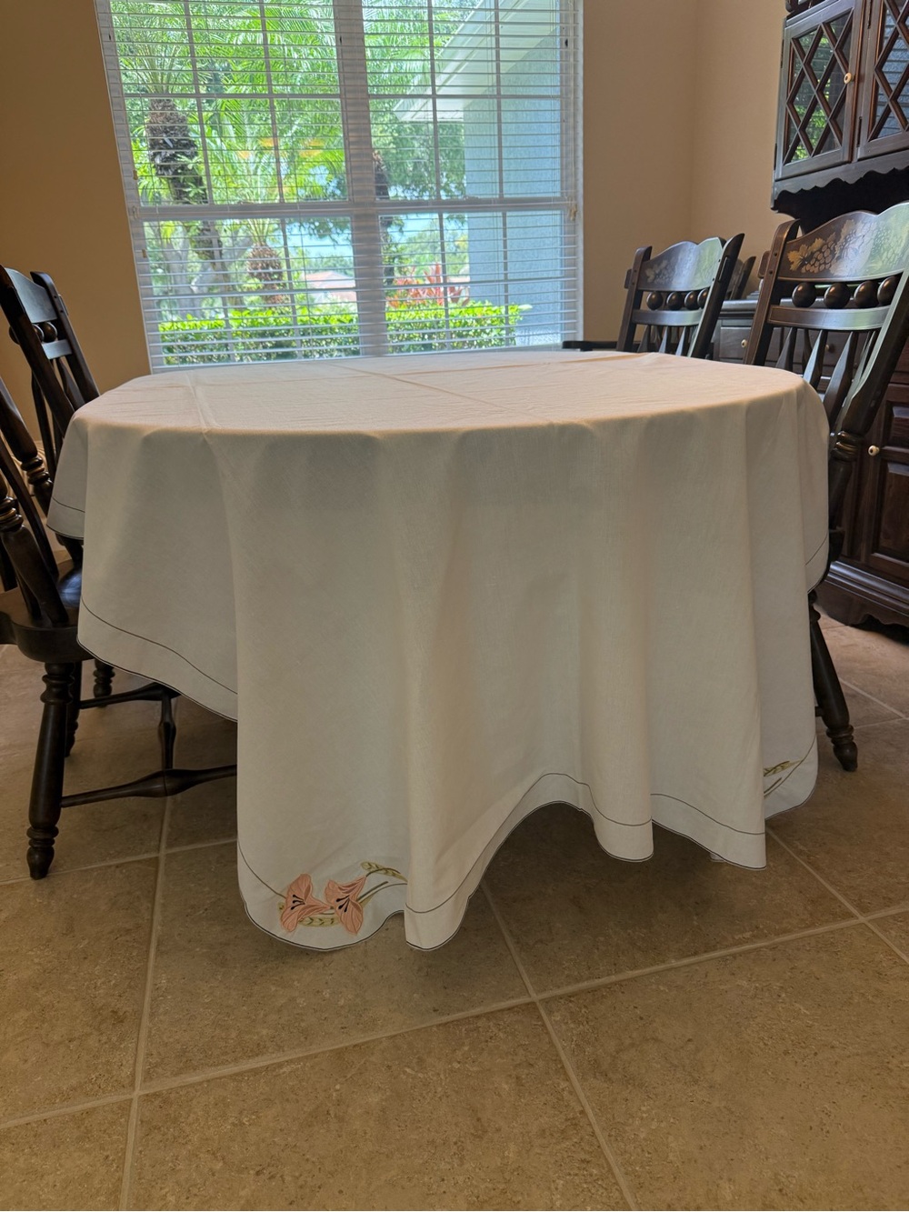 Villeroy & Boch Embroidered Pink Lily Scalloped Tablecloth 58" x 116"
